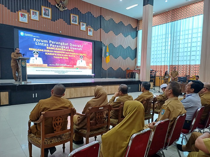 ARAHAN: Bupati Kubu Raya, Sujiwo memberikan arahan&nbsp; saat membuka&nbsp; Forum Perangkat Daerah/Lintas Perangkat Daerah Rancangan Awal RKPD Kabupaten Kubu Raya Tahun 2026.