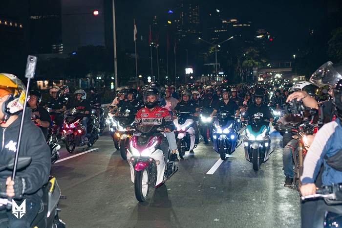 Para biker AEROX lintas generasi kembali meneror jalanan kota pada ajang Gathering Team AEROX (GTA) yang berlangsung pada Sabtu (8/3) kemarin, di Thamrin 10, Jakarta Pusat.