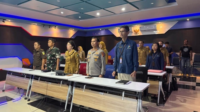 RAPAT: Pemkot Singkawang mengikuti Rapat Koordinasi pengendalian inflasi daerah mingguan yang diselenggarakan oleh Kementerian Dalam Negeri (Kemendagri), Rabu (12/3) di Ruang TCM Kantor Wali Kota.