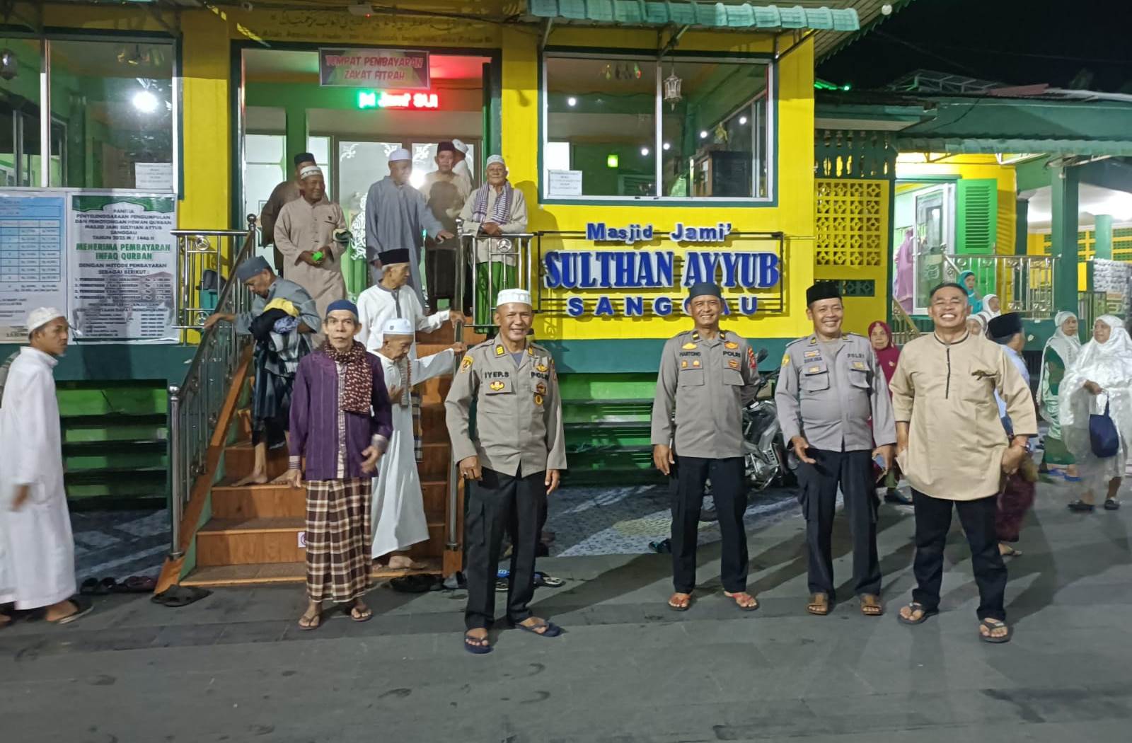 Korps Bhayangkara Sanggau saat melakukan safari subuh di Masjid Jami Sultan Ayub.