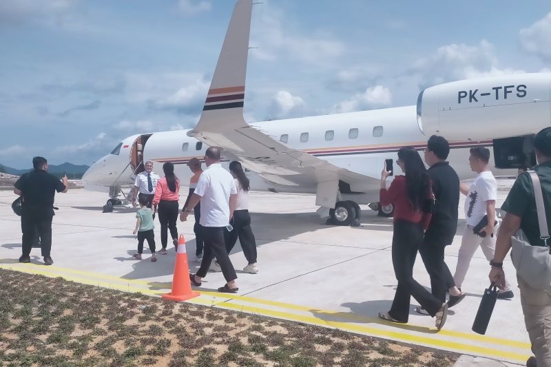 BANDARA: Suasana hiruk pikuk di Bandar Udara Singkawang, Kalbar. Maskapai TransNusa Airlines pada 20 Maret 2025 akan memulai perdagangan reguler perdana.