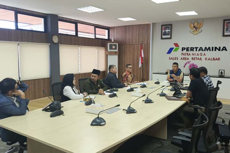 Kunjungan kerja Komisi Informasi Kalimantan Barat ke Pertamina Kalbar pada Jumat (14/3).