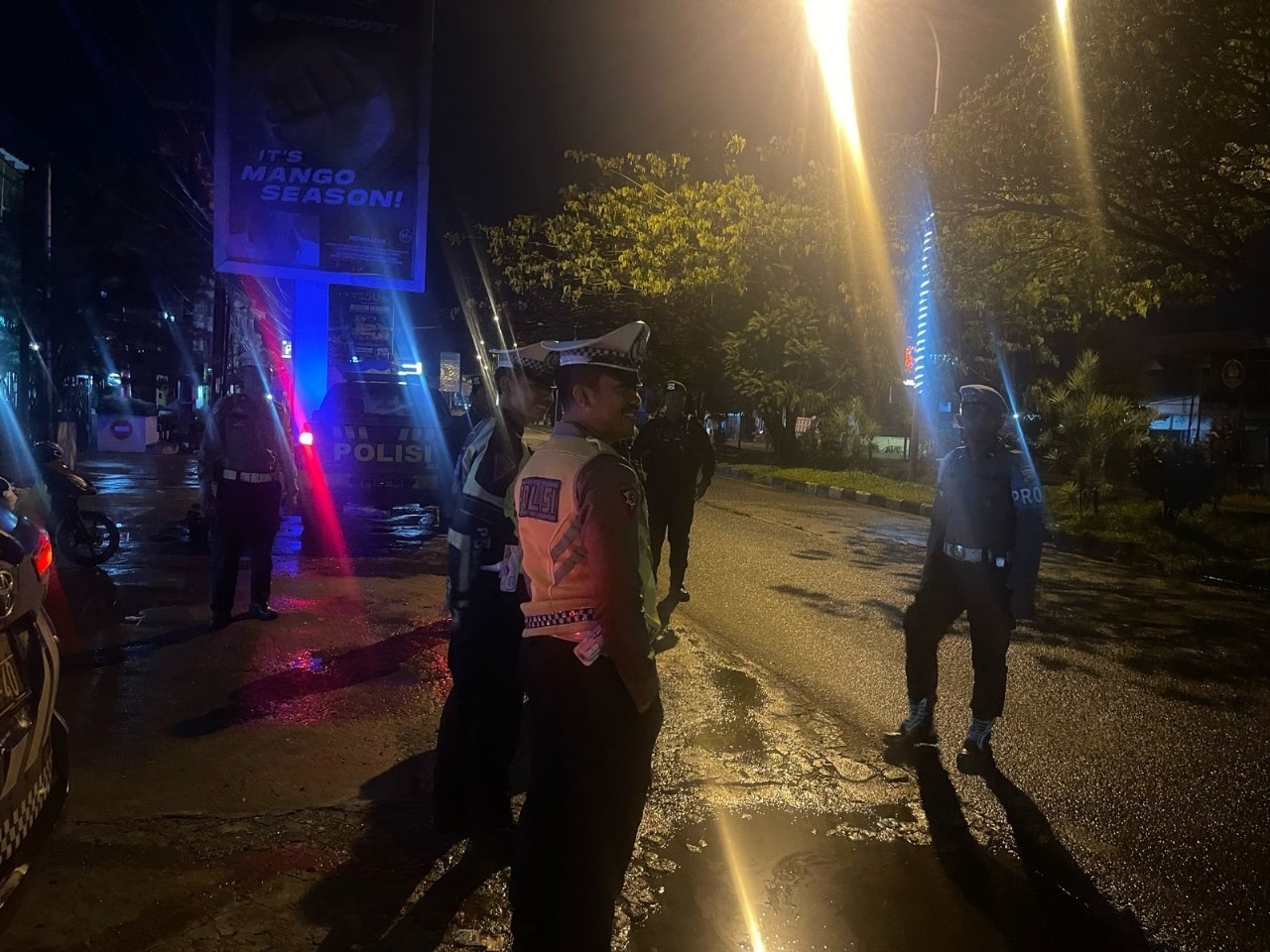Puluhan personel Polres Kubu Raya melakukan patroli skala besar di sejumlah lokasi strategis dalam wilayah hukumnya untuk meningkatkan pengamanan selama Ramadan.