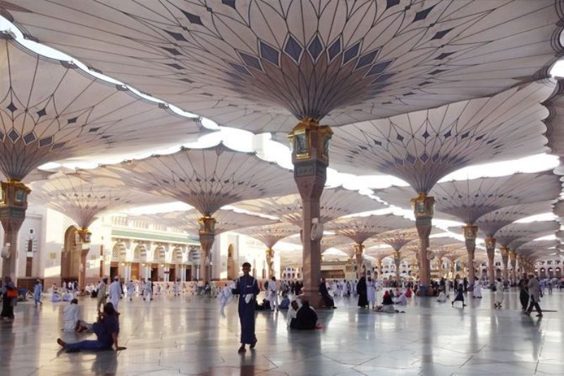 Suasana Masjid Nabawi menjelang sore, Jumat (20/7).