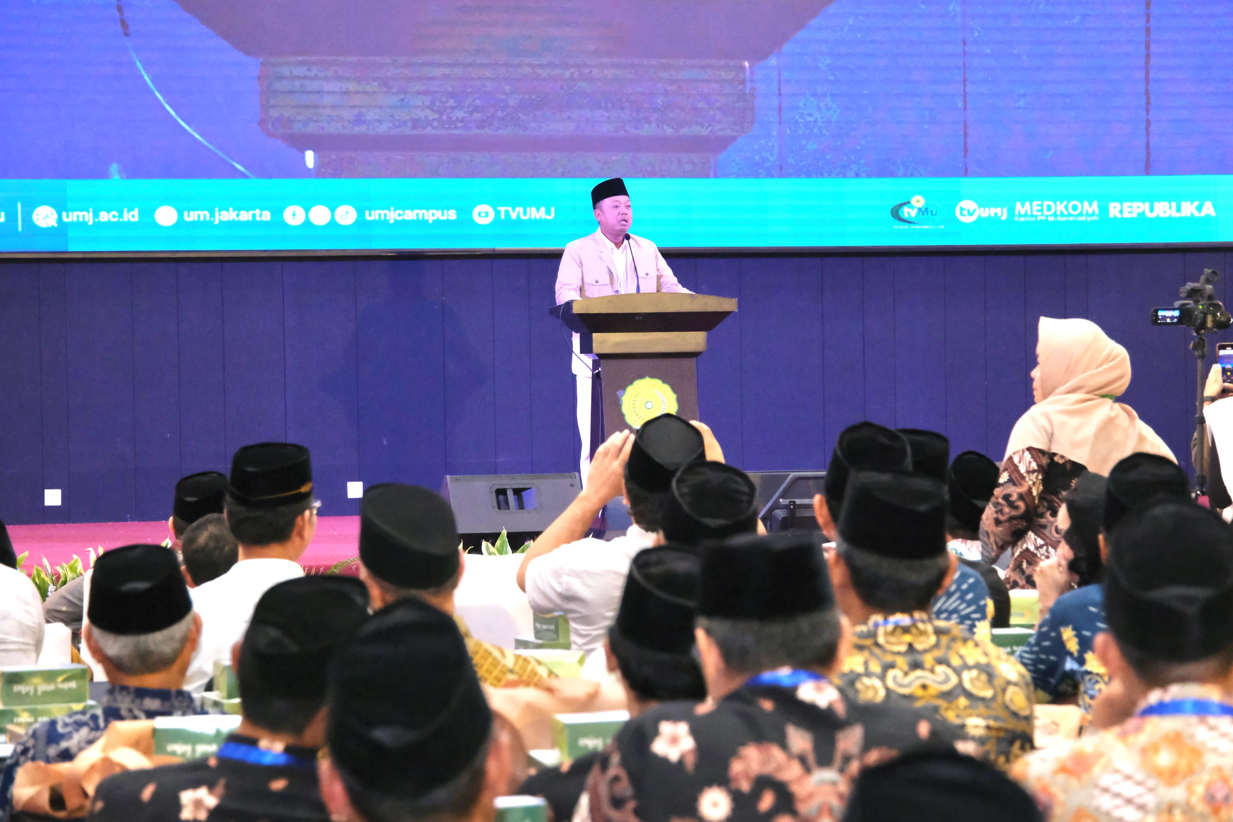 nusron Wahid saat menghadiri acara Pengkajian Ramadan 1446 H, di Auditorium Universitas Muhammadiyah Jakarta, Tangerang Selatan, Kamis (06/03/2025).