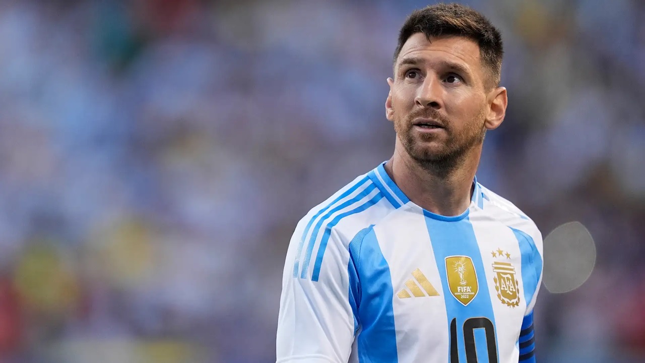 ABSEN SEMENTARA: Lionel Messi urung bergabung dengan timnas Argentina setelah mengalami cedera saat membela Inter Miami dalam laga MLS kontra Atlanta United (17/3).