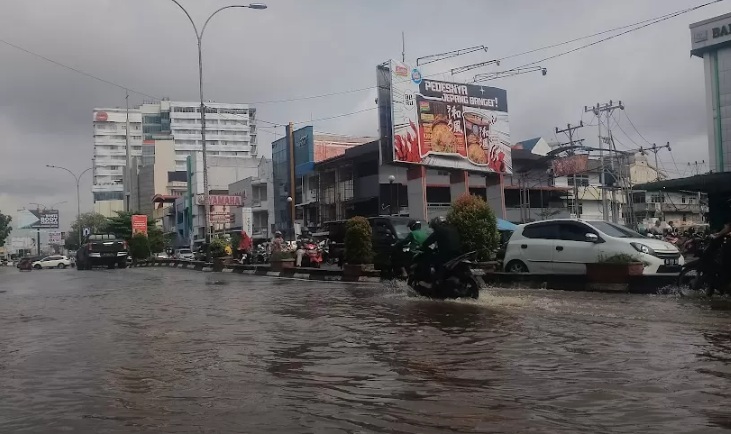 BANJIR: Pontianak kerap dilanda banjir pada waktu tertentu.