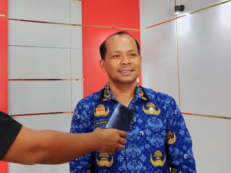 Kepala Disdikbud Sanggau, Alipius.