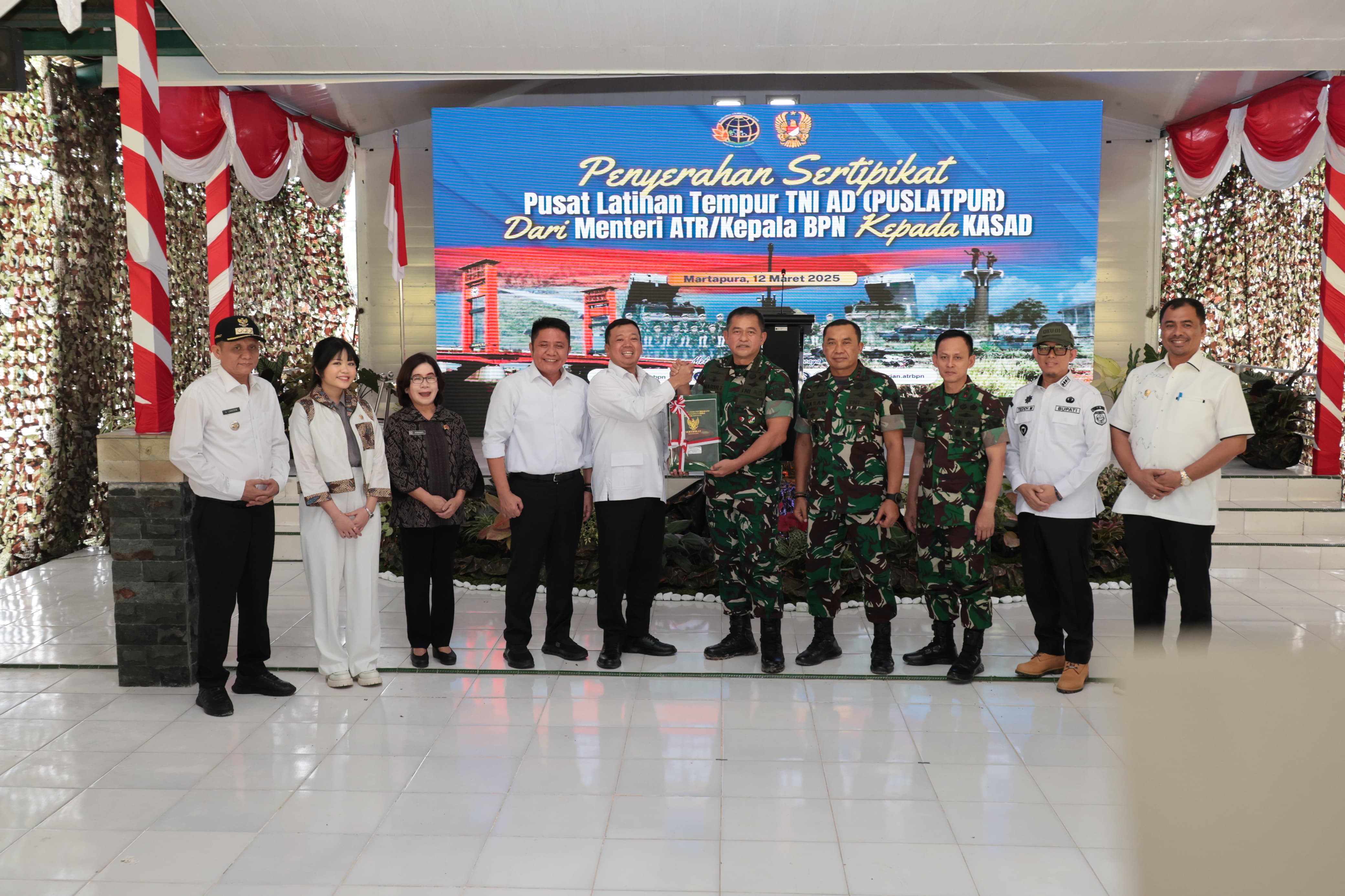 Nusron Wahid menyerahkan 42 sertipikat untuk Pusat Latihan Tempur (Puslatpur) Komando Pembina Doktrin, Pendidikan, dan Latihan Tentara Nasional Indonesia Angkatan Darat (Kodiklat TNI AD).