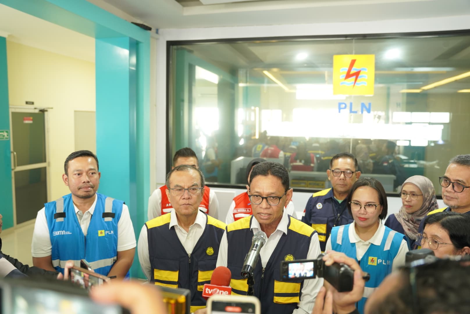 Wakil Menteri ESDM, Ir. Yuliot Tanjung, MM., menyampaikan kesiapsiagaan PLN dalam menjaga keandalan pasokan listrik selama Ramadan dan Lebaran kepada para awak media.