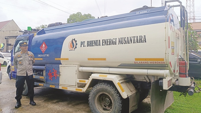 DIAMANANKAN : BBM ilegal yang diamanankan Polres Kapuas Hulu.