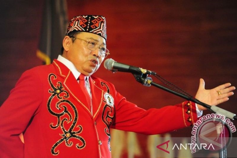 PIDATO: Anggota DPR RI dari Dapil Kalbar, Cornelis saat berpidato.
