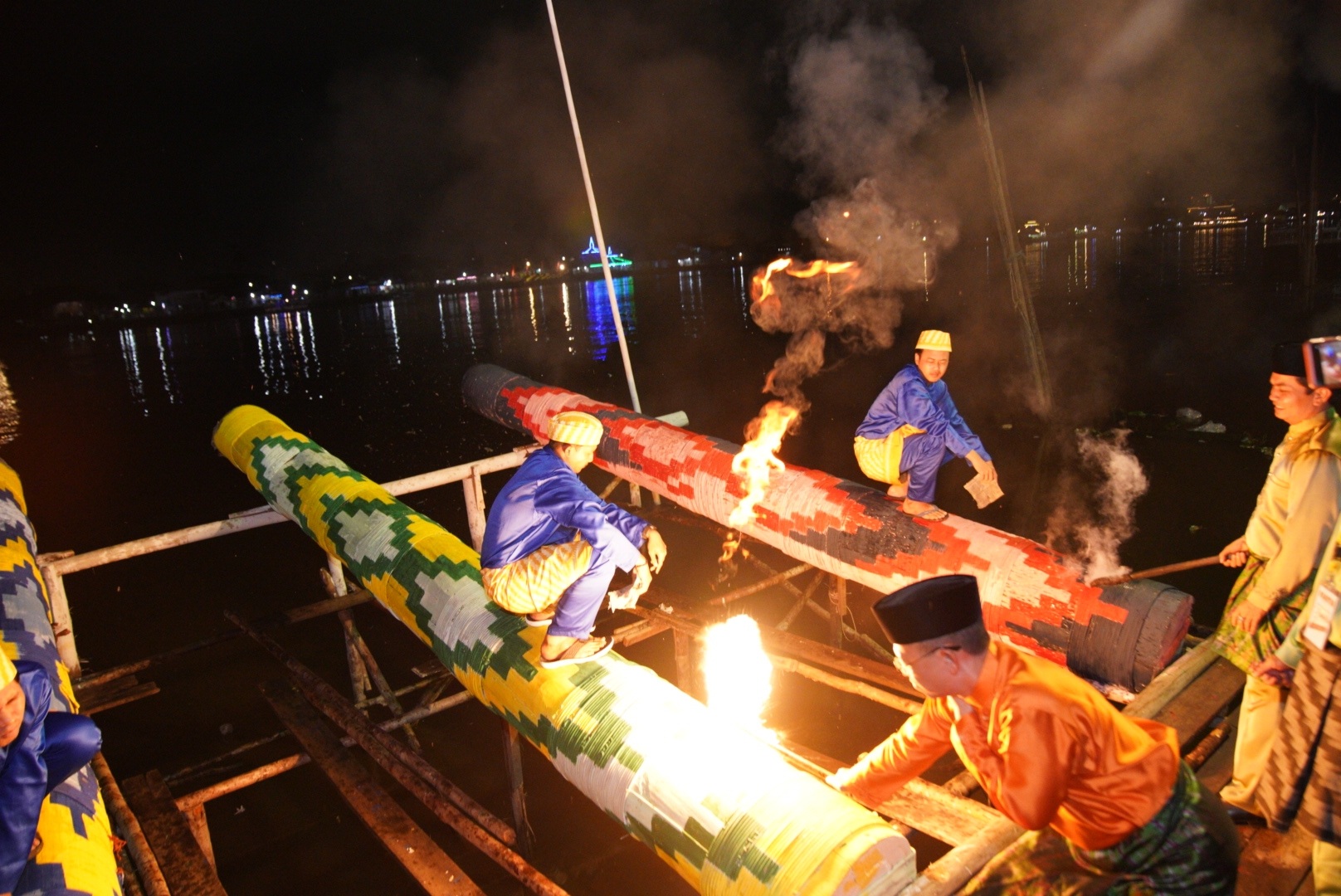 WARISAN BUDAYA: Permainan meriam karbit menjadi tradisi dan daya tarik saat merayakan Idulfitri di Kota Pontianak. Pada tahun 2016, meriam karbit diakui sebagai Warisan Budaya Takbenda (WBTb).
