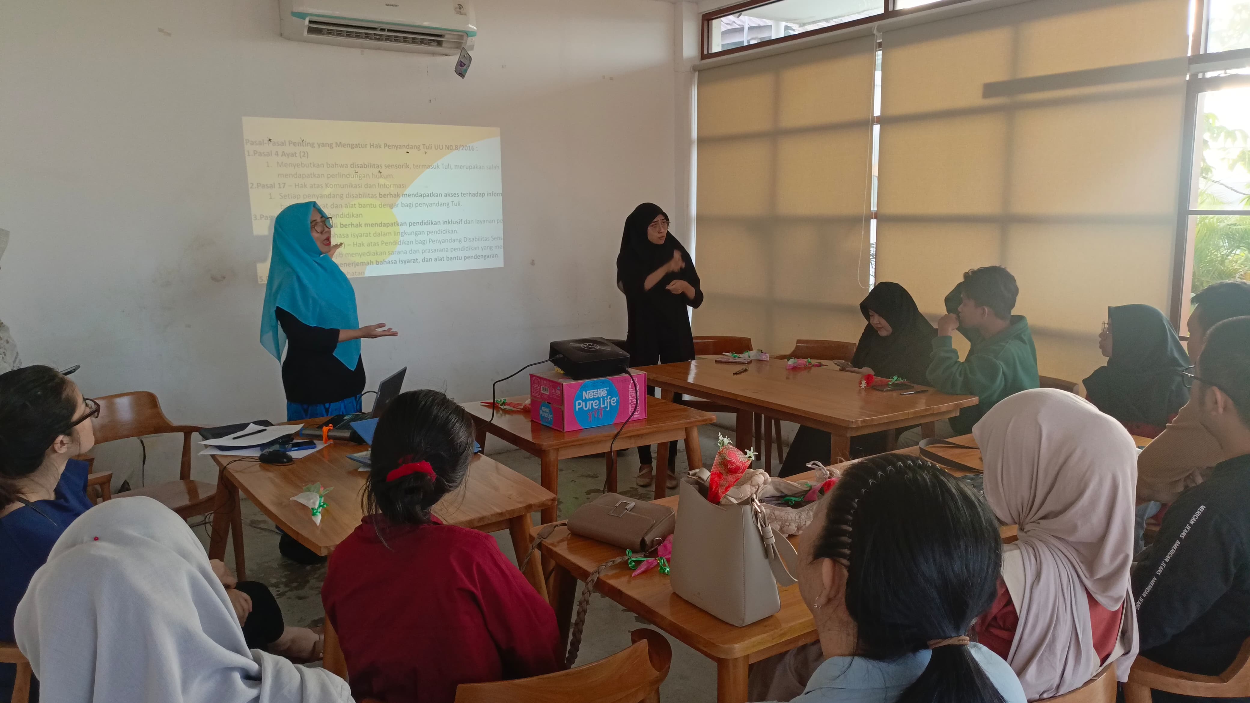 Pelatihan komunikasi efektif yang diadakan pada Sabtu (15/3). Materi disampaikan oleh Dosen Fakultas Ilmu Kesehatan dan Psikologi serta dosen dari Fakultas Hukum Universitas Muhammadiyah Pontianak.