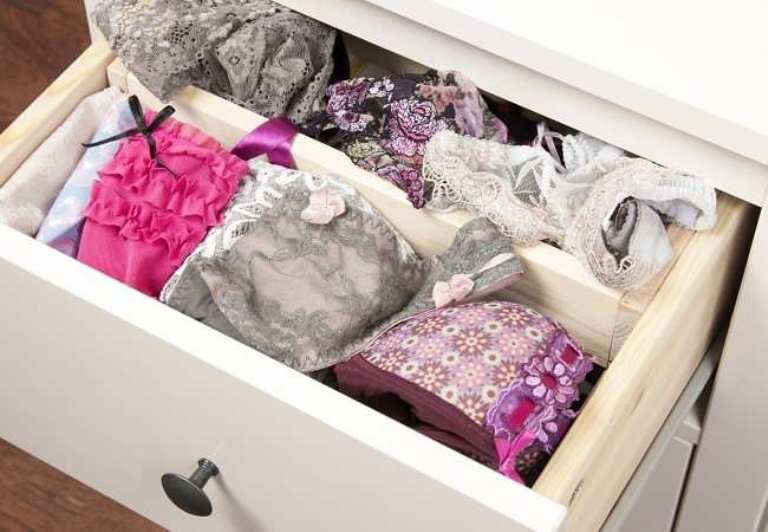 Ilustrasi koleksi pakaian dalam.