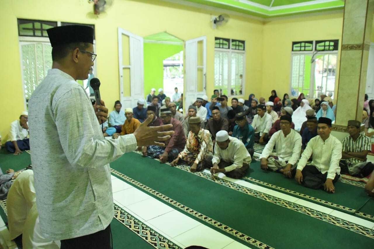 SAFARI: Wakil Bupati Kayong Utara, Amru Chanwari, melaksanakan Safari Ramadhan, di Kecamatan Pulau Maya.