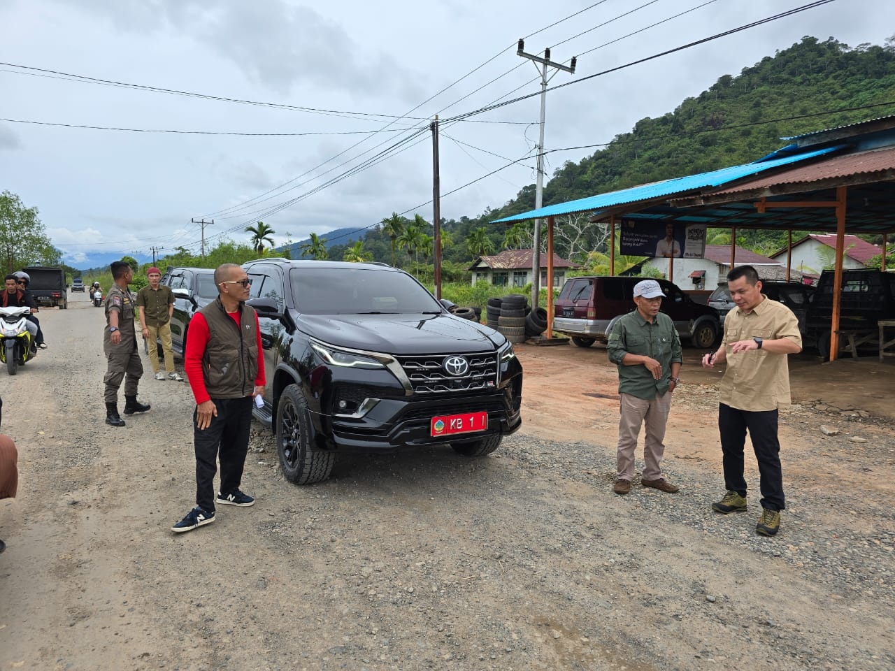 TJSL: Bupati Kayong Utara, Romi Wijaya, meninjau pelaksanaan Program Tanggung Jawab Sosial dan Lingkungan (TJSL) Perusahaan Tahun 2025.