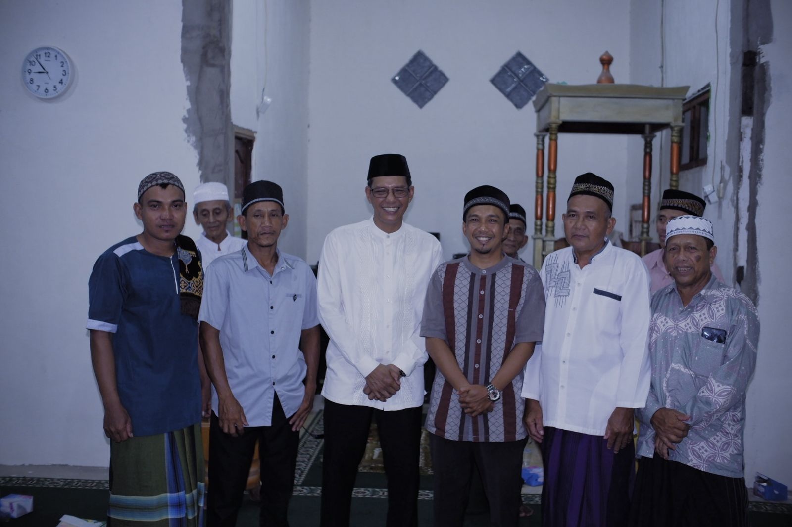 SILATURAHMI: Wakil Bupati Kayong Utara, Amru Chanwari melaksanakan Safari Ramadhan di Masjid Al-Huda Desa Mas Bangun, Kecamatan Teluk Batang.