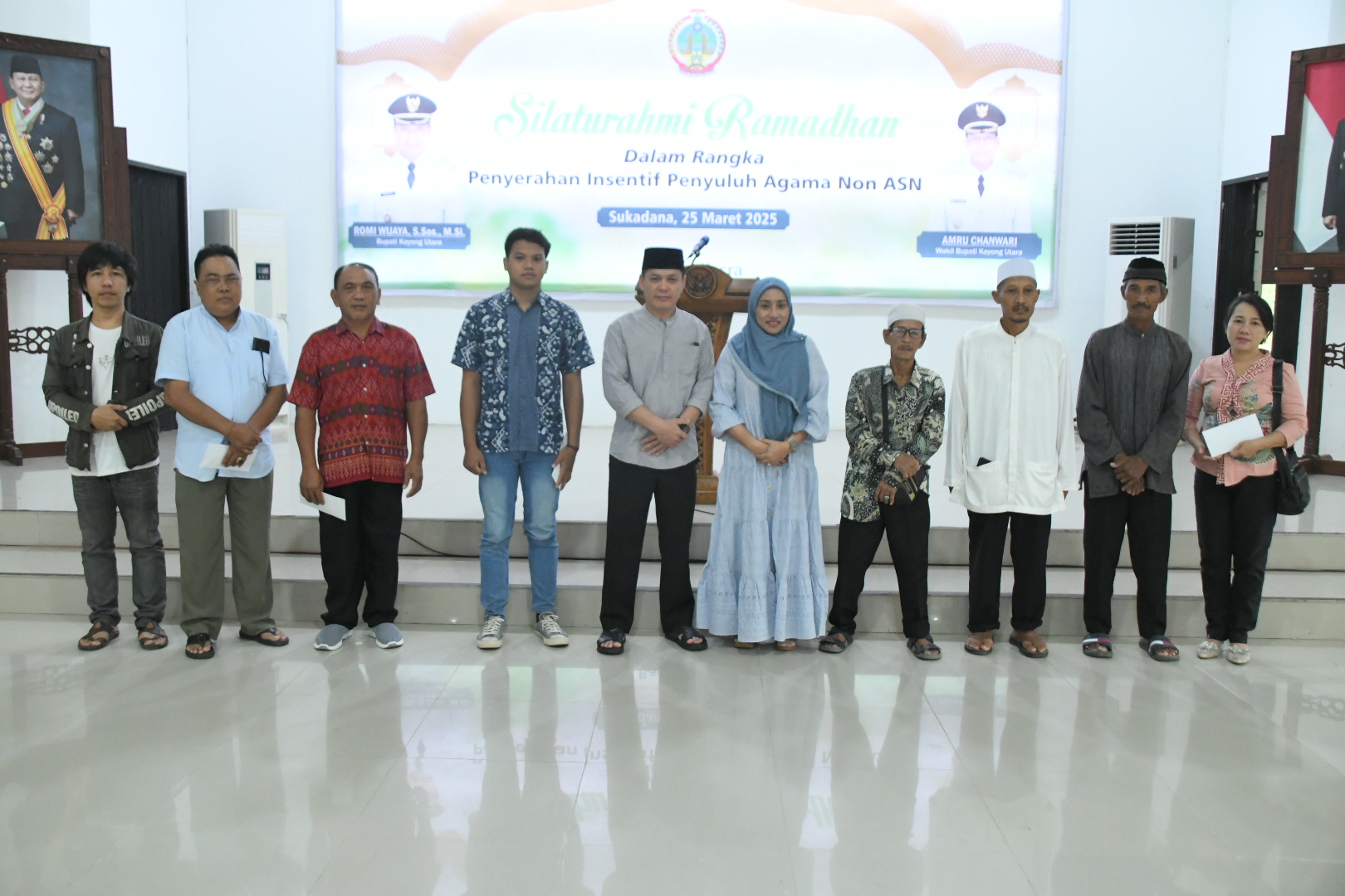 SILATURAHMI: Bupati Kayong Utara, Romi Wijaya, menghadiri acara Silaturahmi Ramadhan dalam Rangka Penyerahan Insentif Penyuluh Agama Non-ASN.