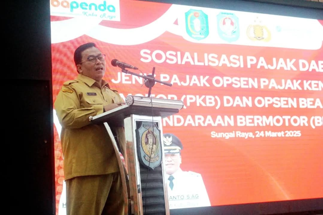SOSIALISASI: Wabup Kubu Raya, Sukiryanto membuka Sosialisasi Pajak Daerah terkait opsen pajak kendaraan bermotor (PKB) & opsen bea balik nama kendaraan bermotor (BBNKB) di Aula Praja Utama.