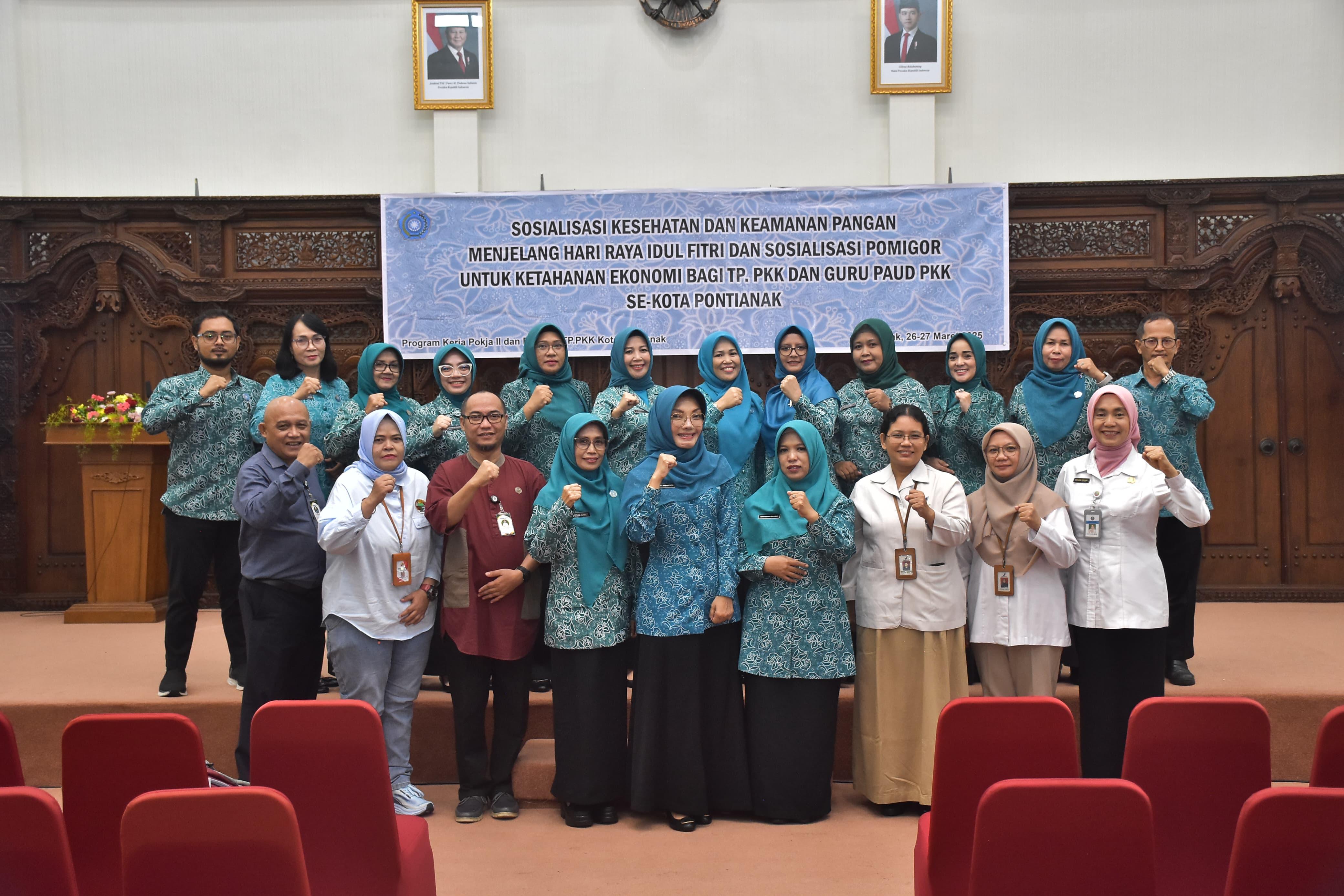 MINYAK GORENG: Sosialisasi POM Mini Minyak Goreng yang diikuti kader-kader PKK Kota Pontianak. (ISTIMEWA)