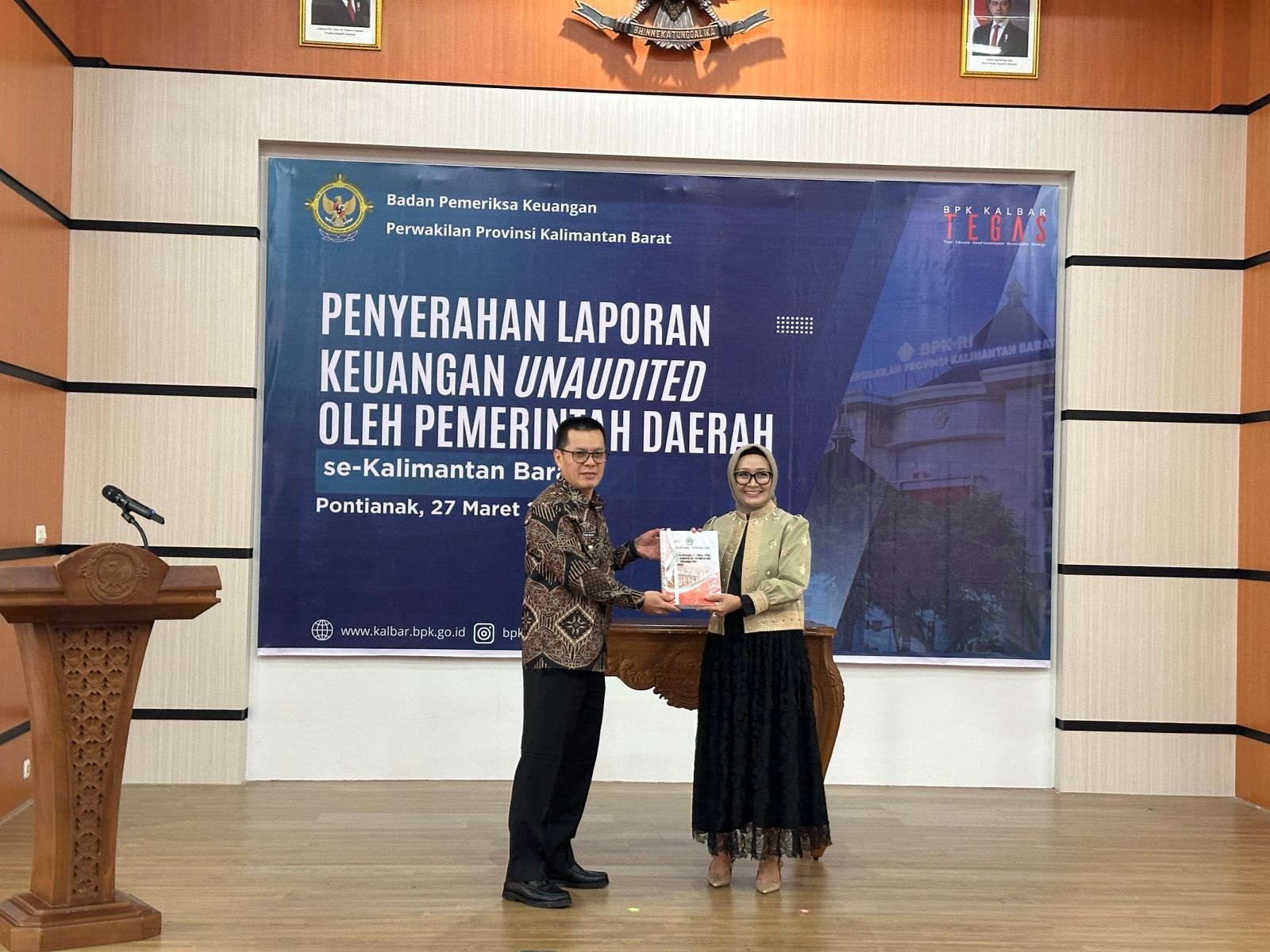 PENYERAHAN LKPD : Pemerintah Kabupaten Kayong Utara (Pemkab KKU) secara resmi menyerahkan Laporan Keuangan Pemerintah Daerah (LKPD) Unaudited Tahun Anggaran 2024.