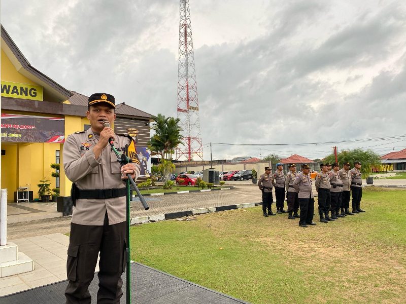 Kabag Ops Polres Singkawang, Kompol Eko Andi Sutejo, memimpin langsung pelaksanaan Apel On Call dalam rangka Kegiatan Rutin Yang Ditingkatkan (KRYD) di Mapolres Singkawang.