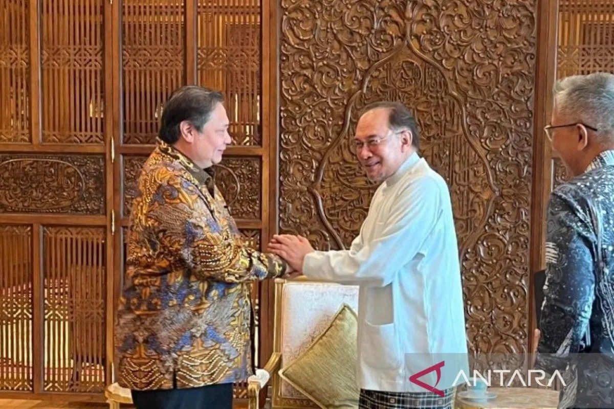 Menteri Koordinator Bidang Perekonomian Airlangga Hartarto mengunjungi Malaysia untuk berkoordinasi merespons kebijakan tarif resiprokal AS, Malaysia, Jumat (4/4)