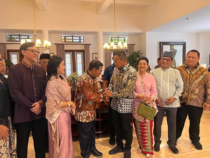 SILATURAHMI: Anggota DPD RI, Daud Yordan saat bersilaturahmi Idulfitri di Sukadana, Kabupaten Kayong Utara.