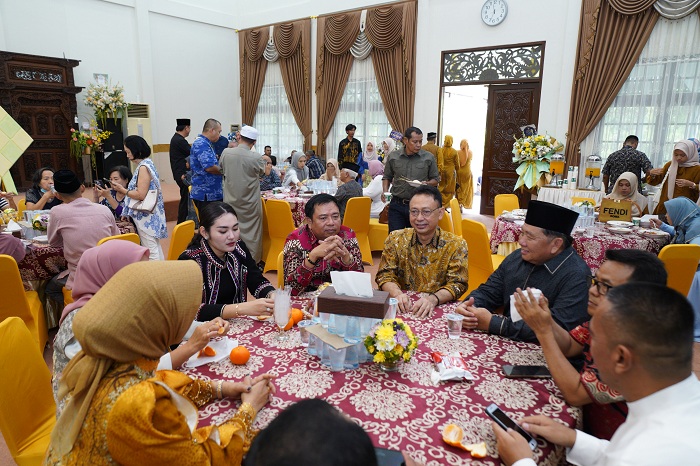 DPR RI: Wali Kota Edi Kamtono berbincang dengan Ketua Komisi V DPR RI 2024-2029 Lasarus.
