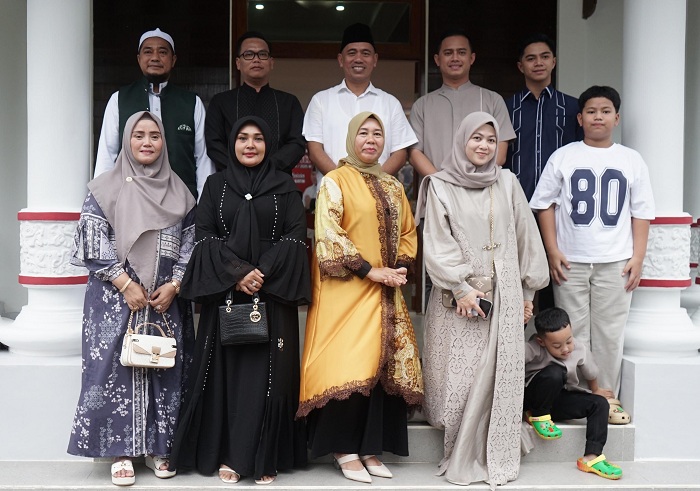 Sejumlah Anggota DPRD Kota Pontianak menghadiri gelar griya di kediaman rumah jabatan Ketua DPRD Kota Pontianak.