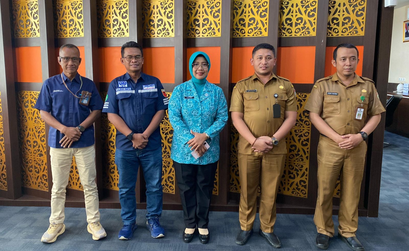 MENEMUI: Bupati Mempawah Erlina saat menemui pejabat PT Pelindo 2 Pontianak beberapa waktu lalu.