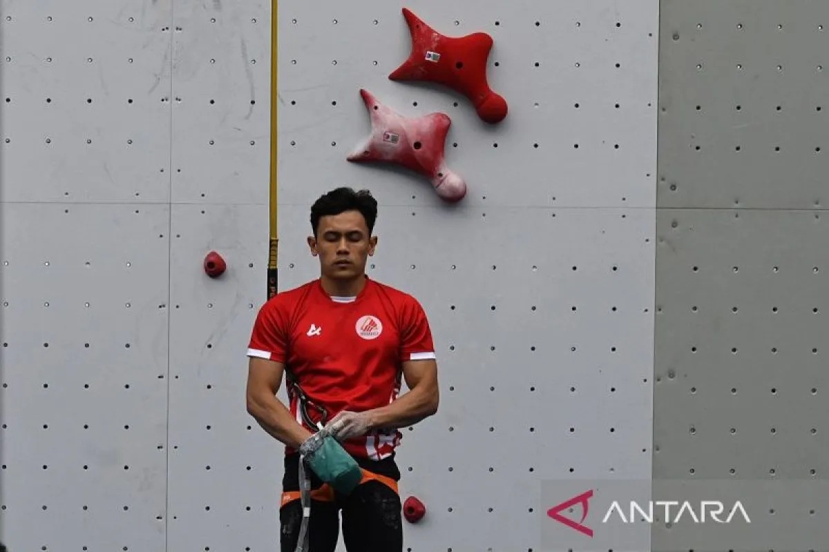 Arsip Foto - Veddriq Leonardo, bersiap memulai lomba nomor speed WR perorangan putra PON XXI Aceh-Sumut 2024 di Arena Panjat Tebing, Kompleks Stadion Harapan Bangsa, Banda Aceh (11/9/2024).