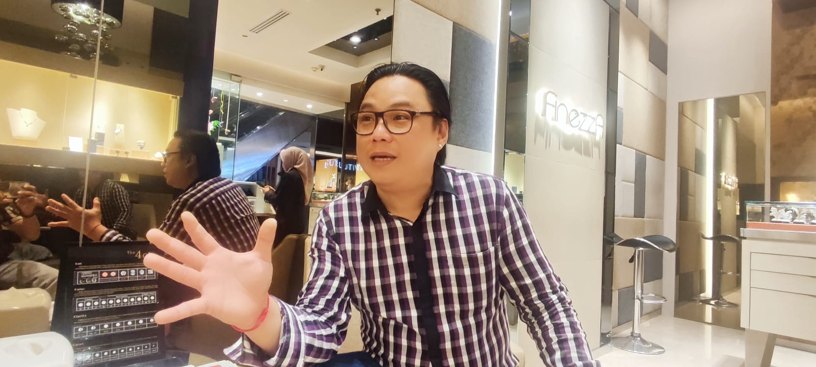 Suyanto Boeng SE, pemilik Toko Perhiasan (Owner) Finezza Jewellery di Ayani Mega Mall, Pontianak.