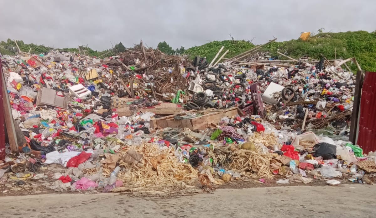 MELUBER: Kondisi sampah di TPA Sibau Hilir pasca lebaran.