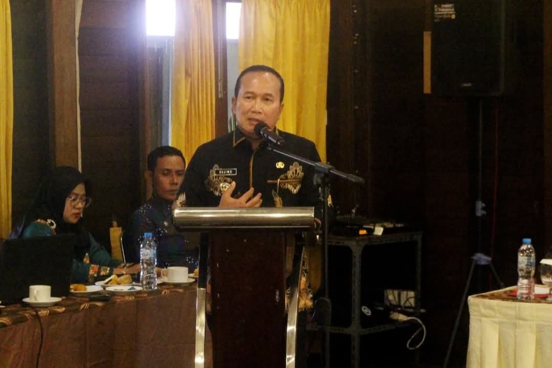 ARAHAN: Bupati Kubu Raya, Sujiwo memberikan arahan saat membuka Sosialisasi dan Bimbingan Teknis Manajemen Risiko, Kamis (10/4).