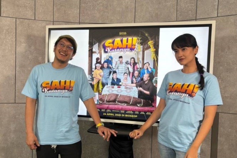 Dimas Anggara (kiri) dan Nadya Arina (kanan) usai sesi wawancara film "Sah! Katanya", Kamis (10/4).
