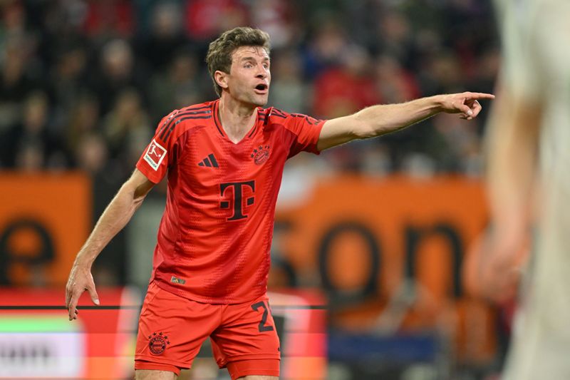 Pemain Bayern Munchen Thomas Mueller akan menjalani Der Klassiker terakhir dalam spieltag ke-29 Bundesliga di Allianz Arena malam nanti (12/4).