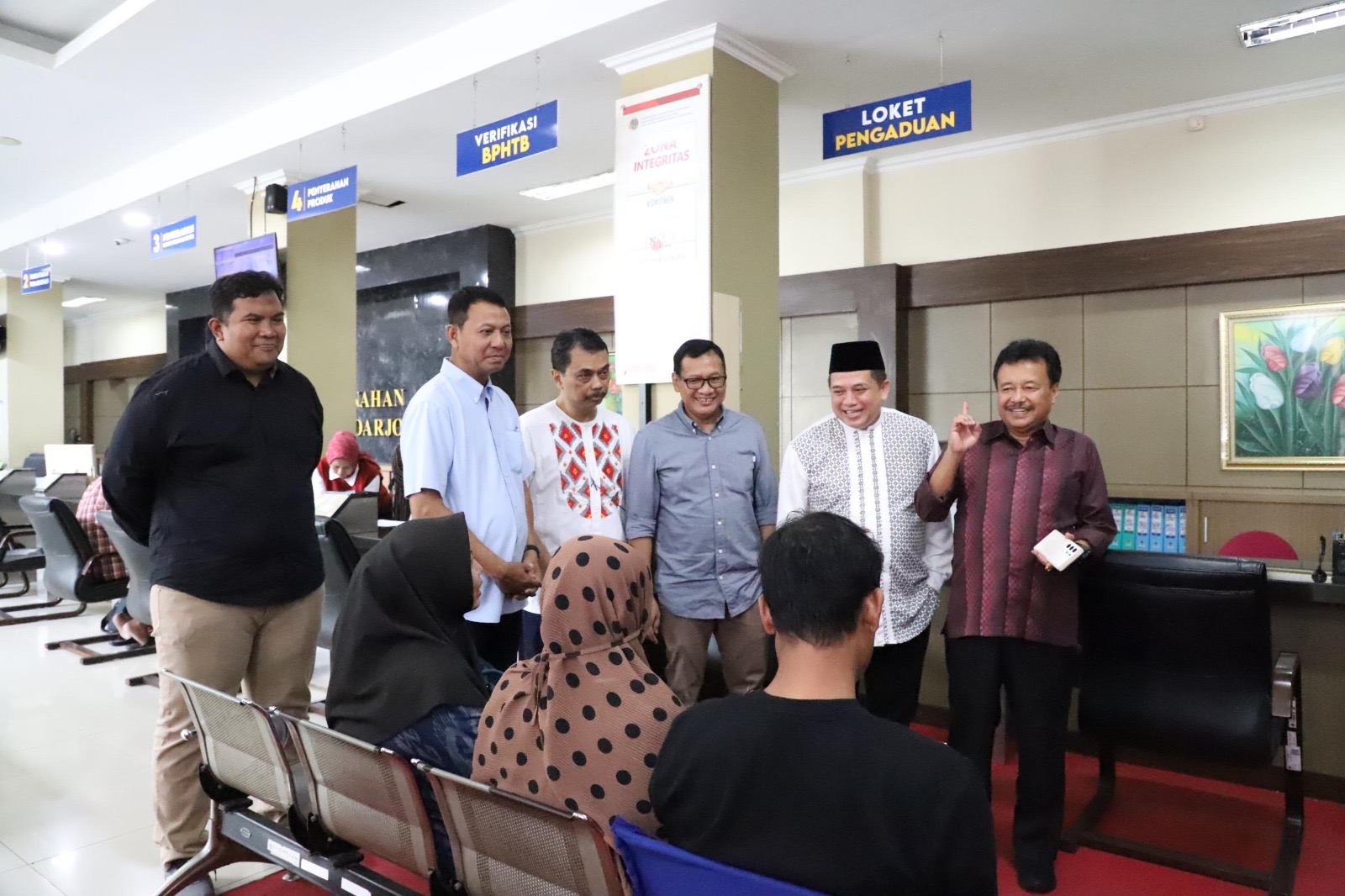 Dirjen PPTR Kementerian ATR/BPN, Jonahar, memantau pelaksanaan Layanan Pertanahan Terbatas di sejumlah Kantor Pertanahan (Kantah) di Provinsi Jawa Timur.