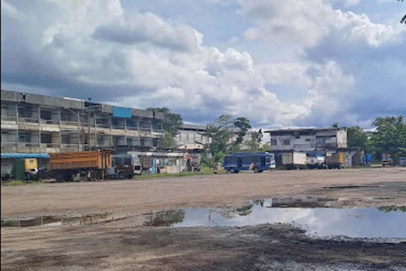 Terminal Batu Layang tampak lengang.