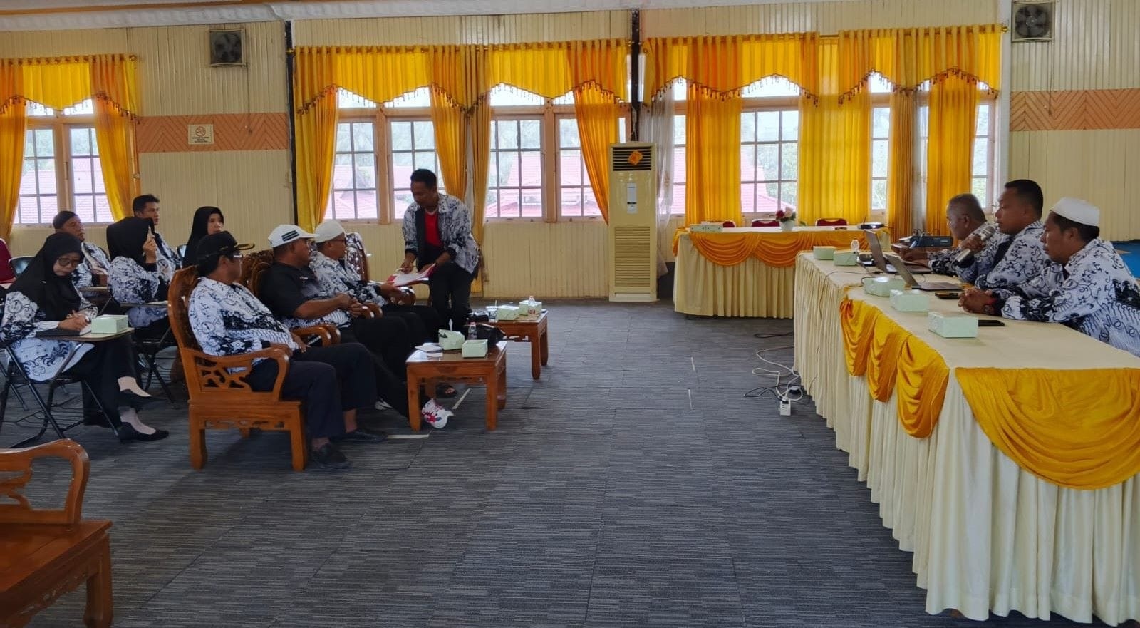 RAPAT: Pengurus PGRI Mempawah menggelar rapat persiapan Konkab 2025.