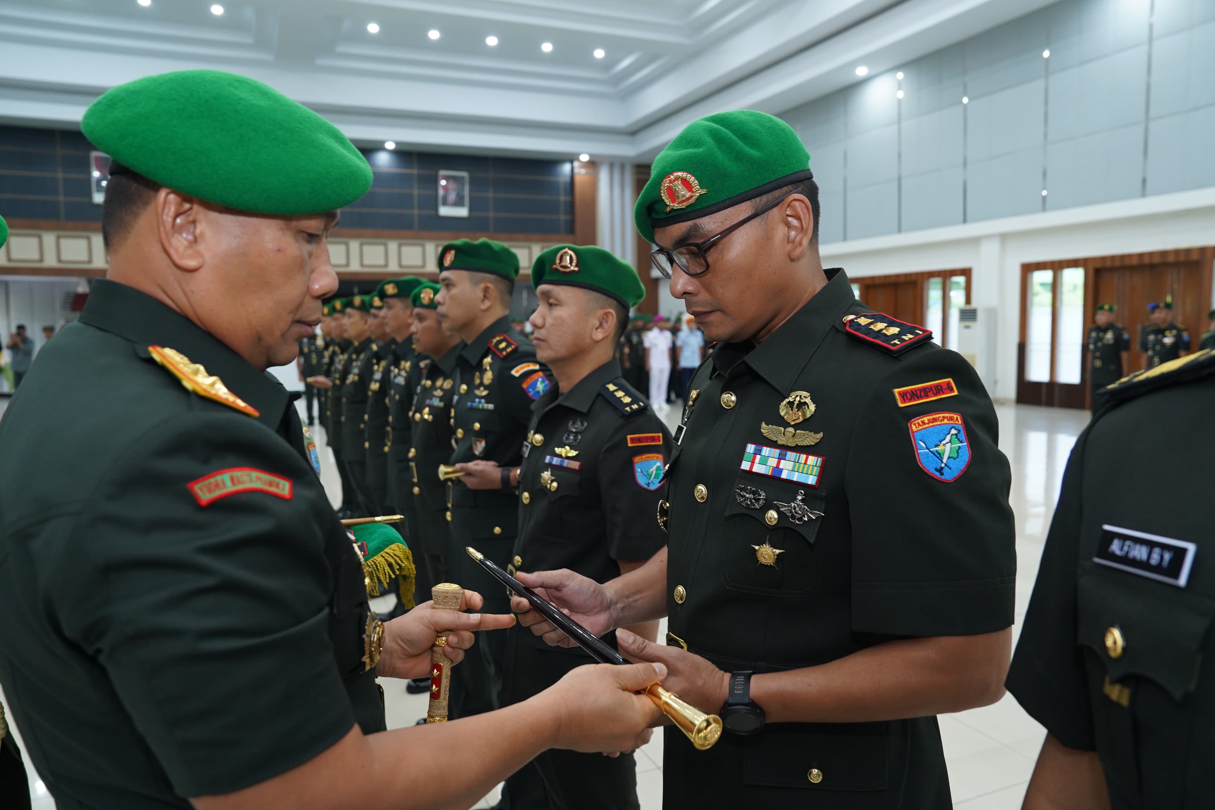 SETIJAB: Pangdam XII Tanjungpura, Mayjen TNI Jamallulael memimpin Sertijab sejumlah Pejabat Kodam XII/Tpr , Sabtu (12/4).