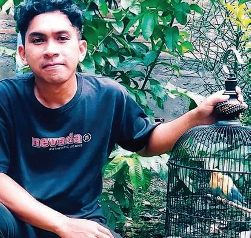 Adia Ramadhan rutin menjemur burungnya supaya tidak berlemak.