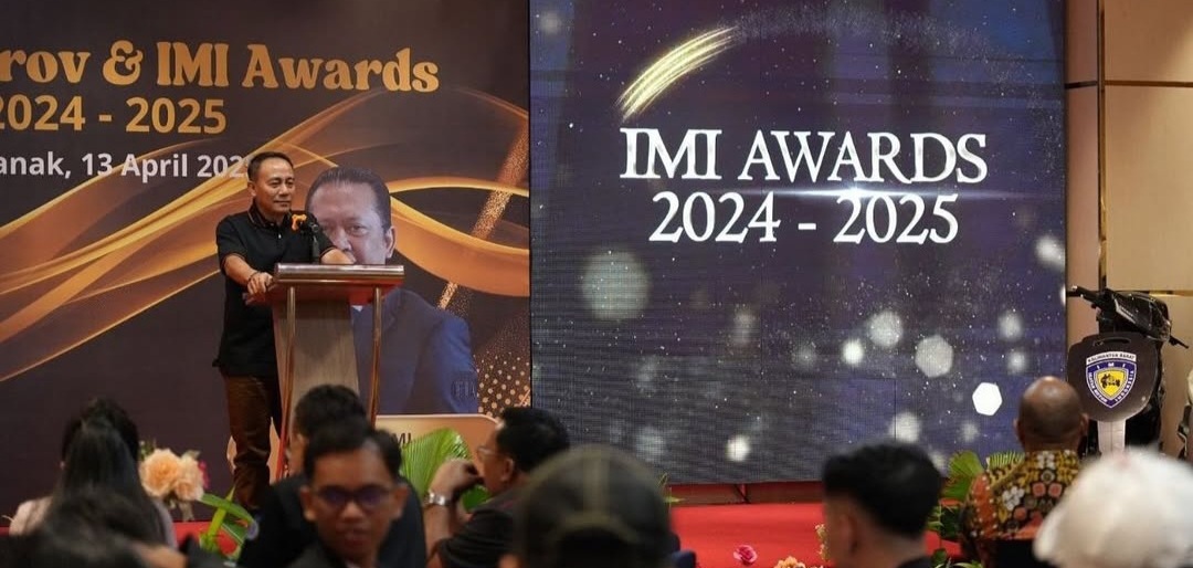 RAKERPROV: Krisantus membuka Rakerprov IMI Kalbar dan IMI Award 2025 yang digelar di Aula Hotel Alimore, Kubu Raya, Minggu (13/4).