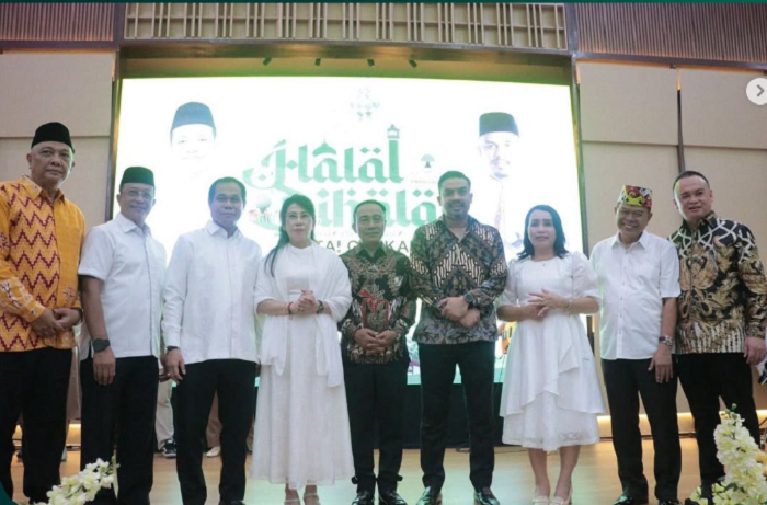 SILATURAHMI: Wakil Gubernur Kalimantan Barat Krisantus Kurniawan bersama Menteri Koperasi dan UKM RI Maman Abdurrahman menghadiri halal bi halal Partai Golkar.