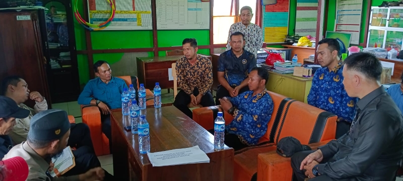 Komisi I DPRD Kabupaten Kayong Utara, Provinsi Kalimantan Barat sambangi Kecamatan Pulau Maya, Kabupaten Kayong Utara, Provinsi Kalimantan Barat, Kamis (17/4).
