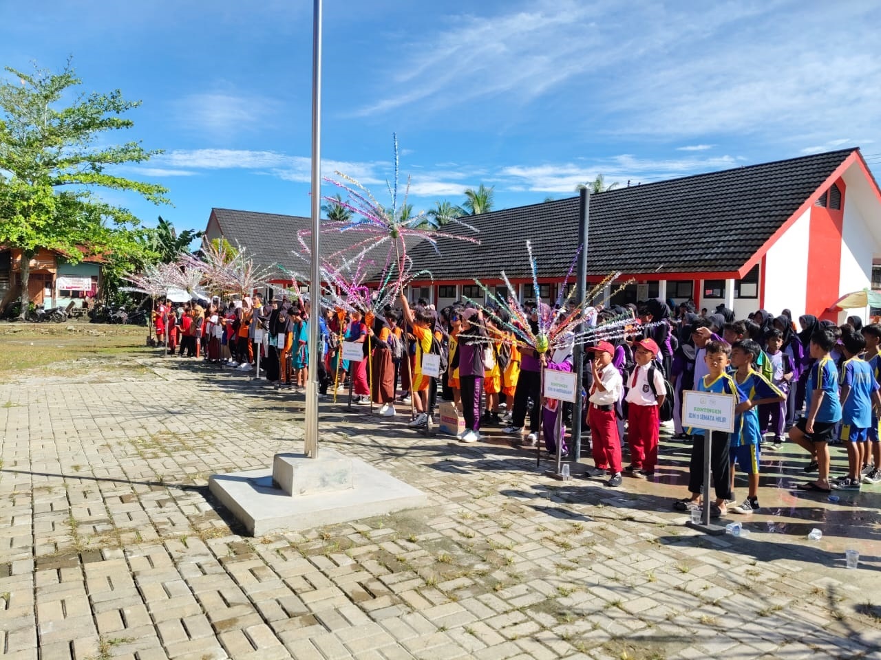PEMBUKAAN: Para siswa SD saat mengikuti pembukaan O2SN dan FLS2N tingkat Kecamatan Tangaran.