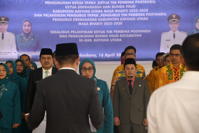 Kegiatan pengukuhan Ketua Tim Penggerak PKK, Ketua Tim Pembina Posyandu, dan Ketua Dekranasda Kabupaten Kayong Utara 2025-2030.