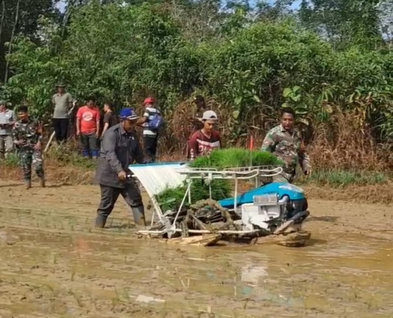 Wakil Ketua DPRD Kapuas Hulu Topan Ali Akbar saat menghadiri kegiatan pelatihan Brigade Pangan.