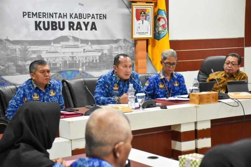 Bupati Kubu Raya, Sujiwo Rapat Perisiapan Koordinasi Pendirian Koperasi Desa Merah Putih di Kubu Raya, Kamis (17/4).